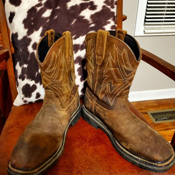 Gently used Ariat boots. Size 8D - Picture 1 of 6